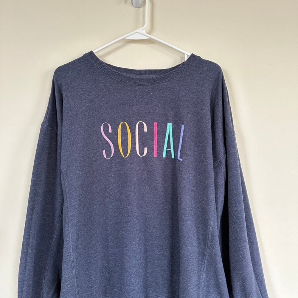 Wildfox SOCIAL Embroidered Sweatshirt Crew Neck Blue Size XXL Long Sleeve - Picture 3 of 9